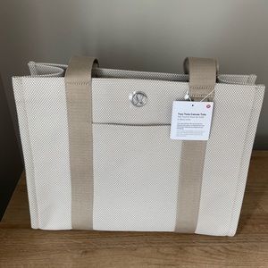 Lululemon two tone canvas tote bag 10L